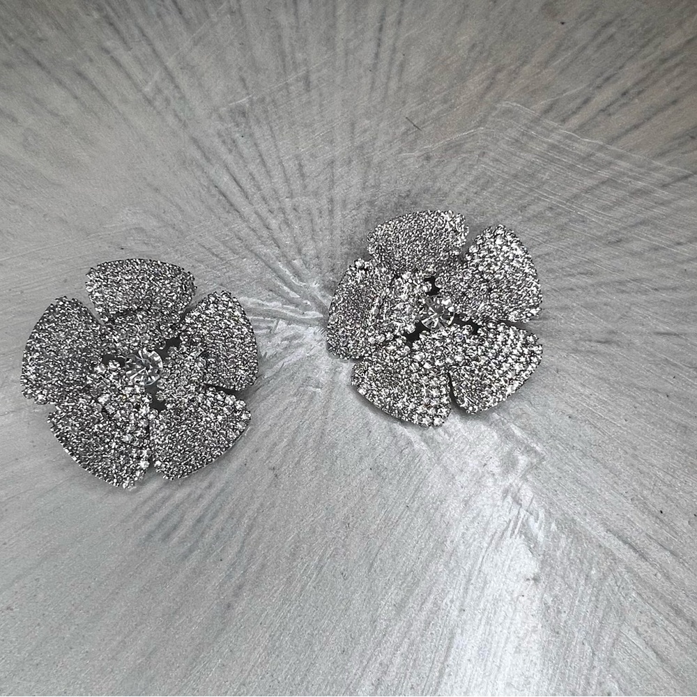 New Silver Shiny Rhinestone Big Chunky Flower Earrings - Picture 5 of 5